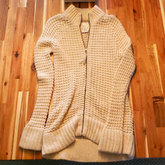 Old Navy Sweaters - Old Navy Cream Long Length Zip Up Sweater - Size M